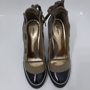Pre-Loved Army Green Pumps from early Y2K by DKNY!